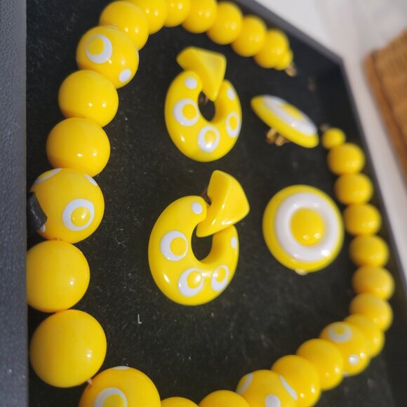 Vintage Bright Yellow and White Set with Two Clip on Earrings to Match - Picture 2 of 4